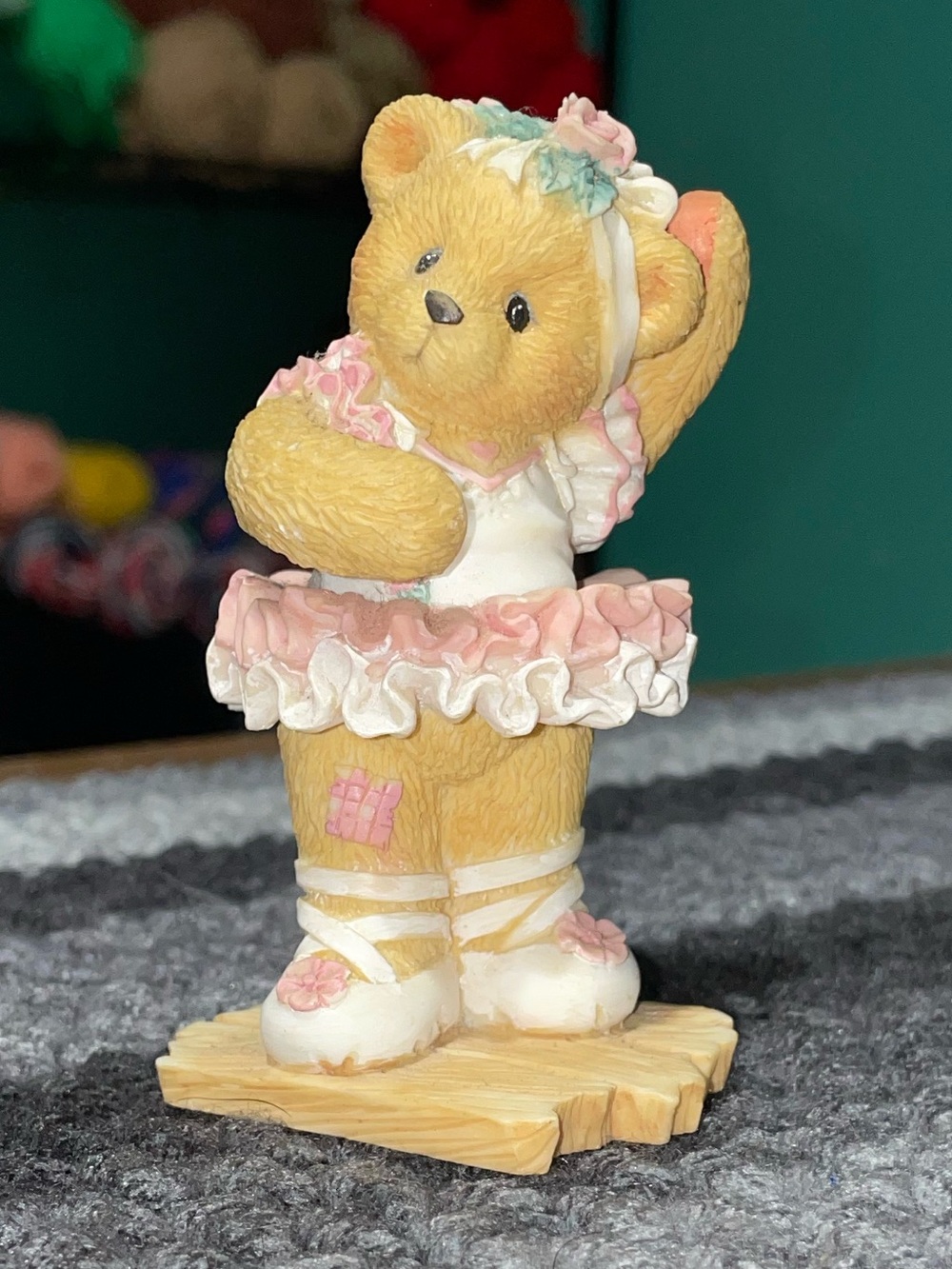 Vintage Cherished Teddies "Mindy: Friendship Keeps Me on My Toes" figurine